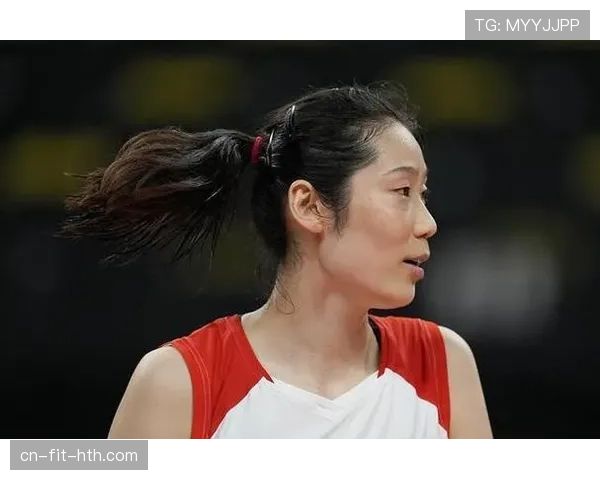 丁霞下班穿拖鞋买菜，手腕那块表让我点开三遍视频